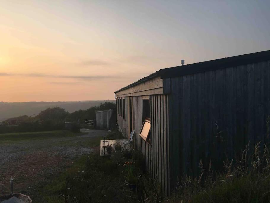 Spacious Cabin On Isolated Farm With Sea View Bude Ngoại thất bức ảnh