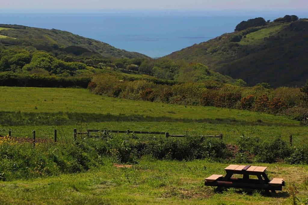 Spacious Cabin On Isolated Farm With Sea View Bude Ngoại thất bức ảnh