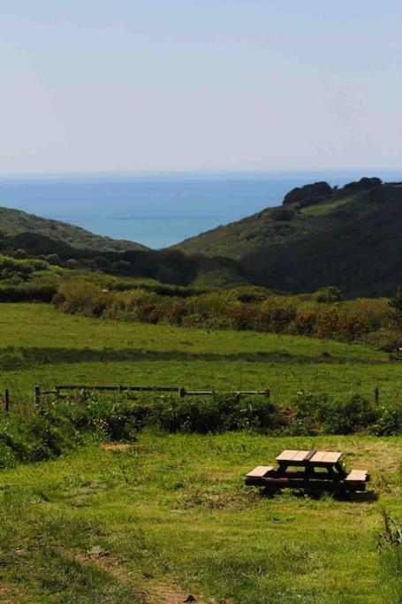 Spacious Cabin On Isolated Farm With Sea View Bude Ngoại thất bức ảnh